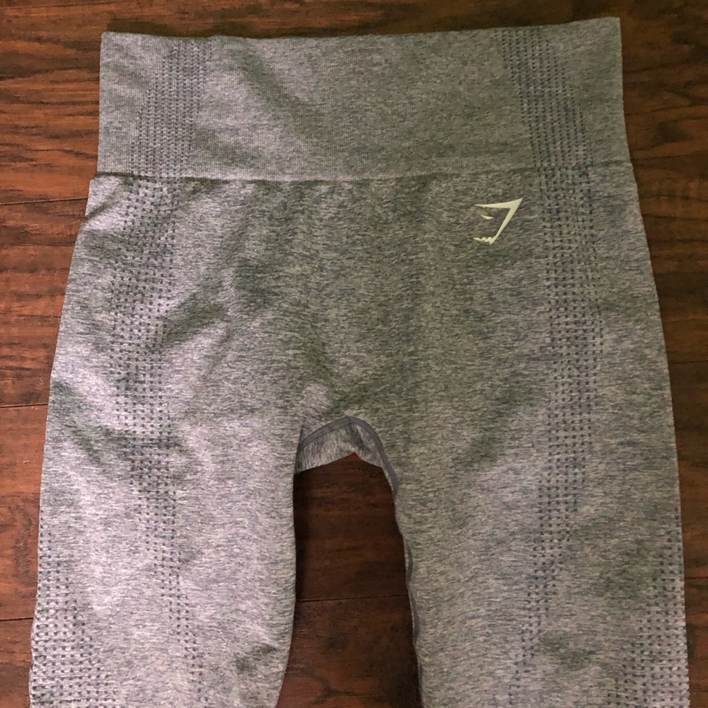 Gym shark leggings